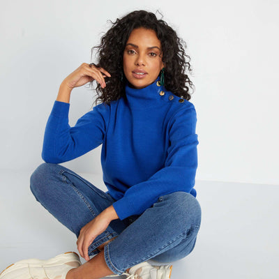Pull col montant avec boutons bleu