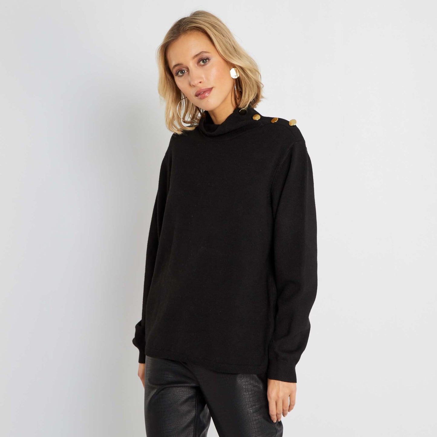 Pull col montant avec boutons noir