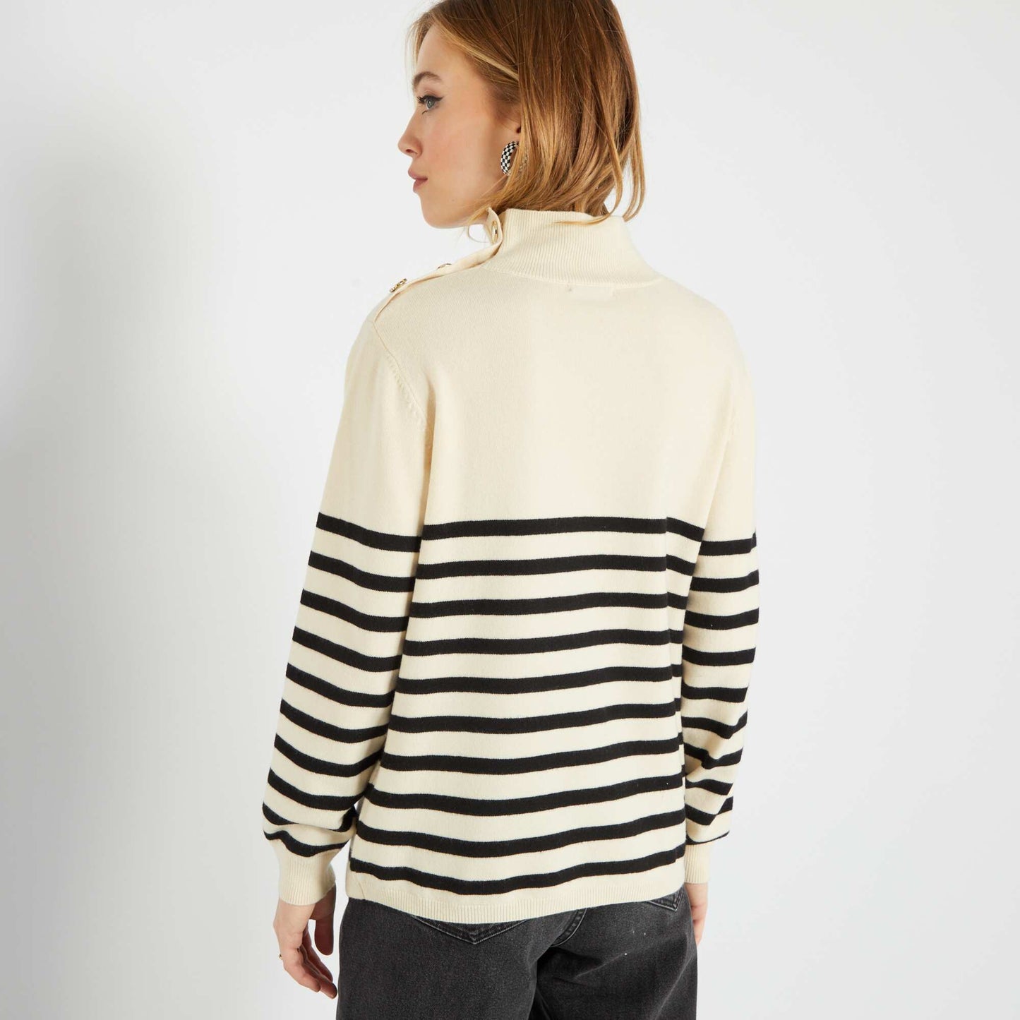 Pull col montant avec boutons Blanc/noir