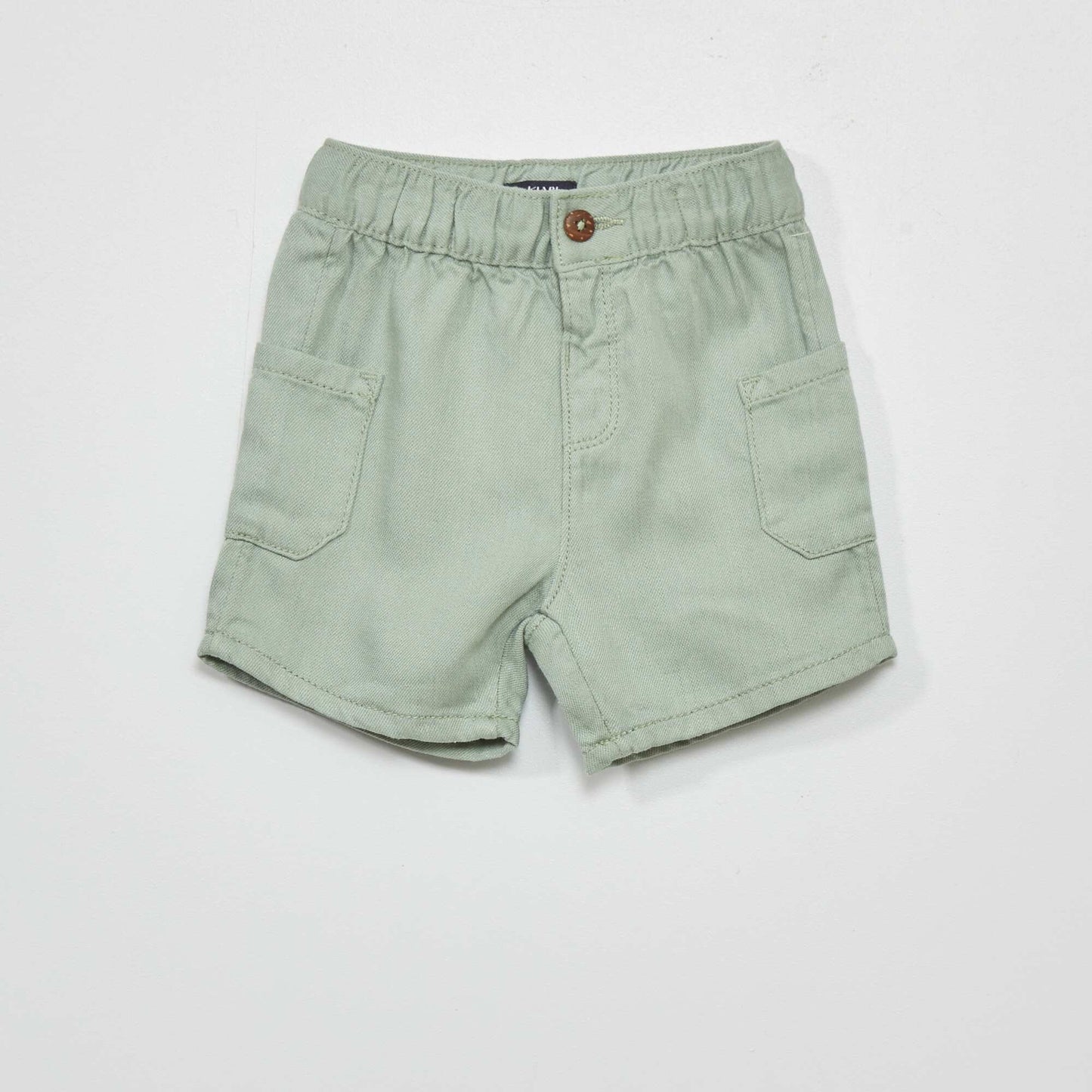 Short avec larges poches plaqu es vert gris