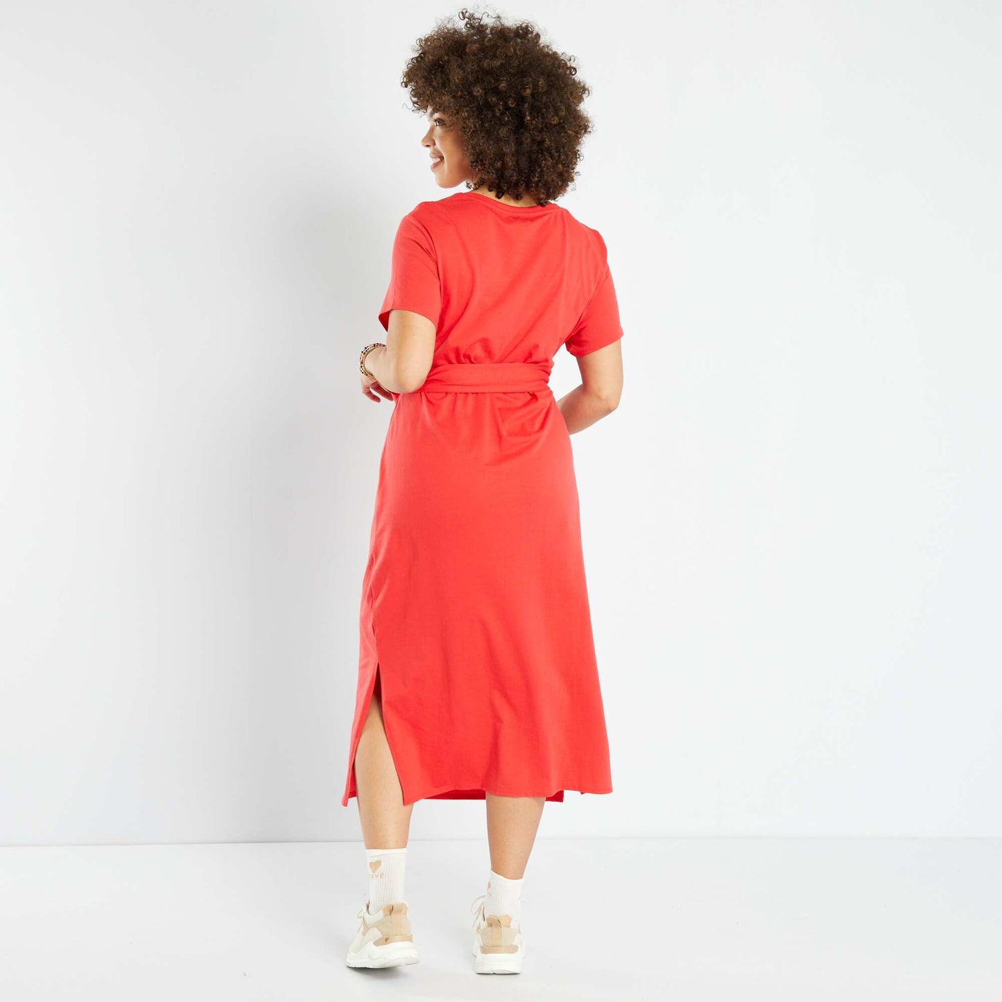 Robe mi-longue ceintur e en jersey rouge