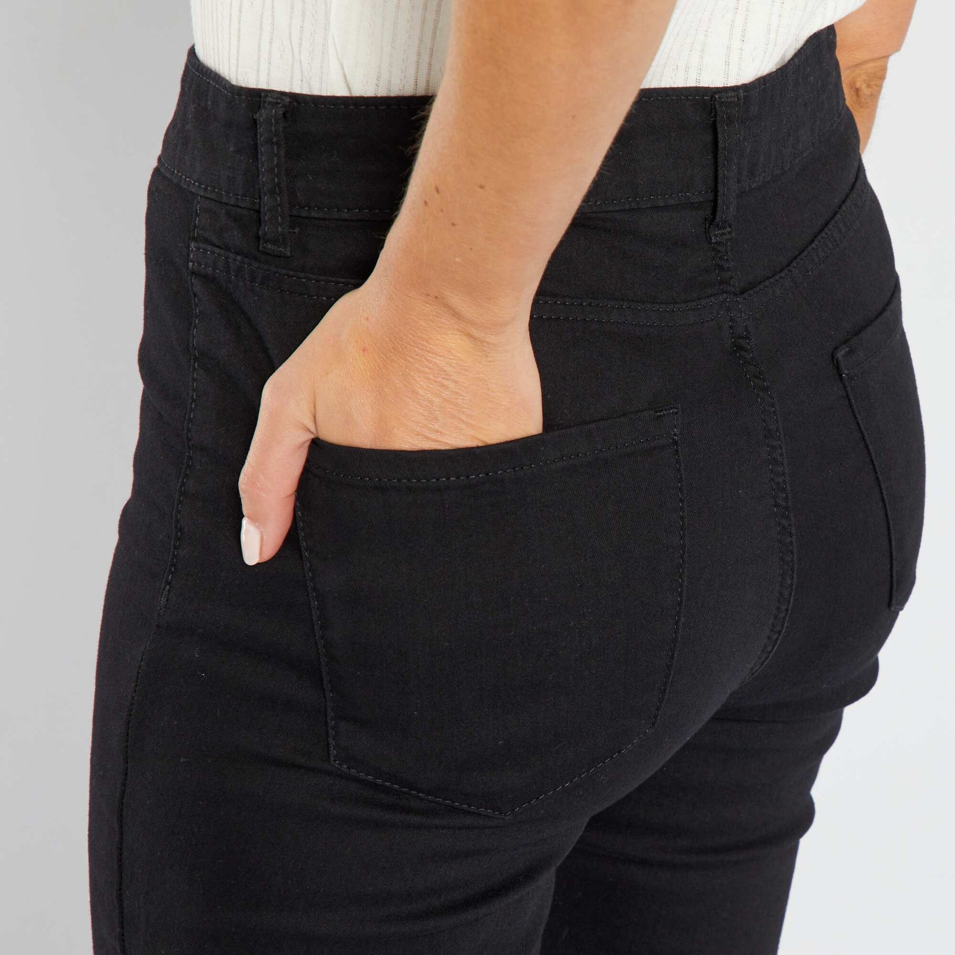 Jean skinny fit / coupe tr s ajust e noir
