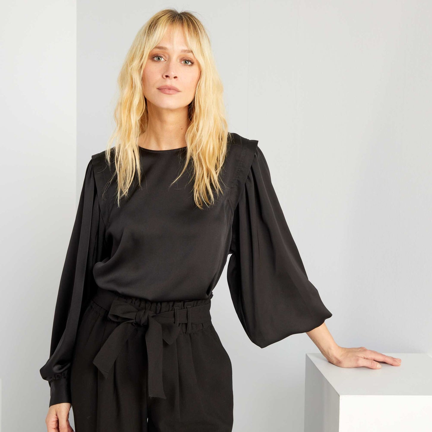 Blouse unie satin e noir