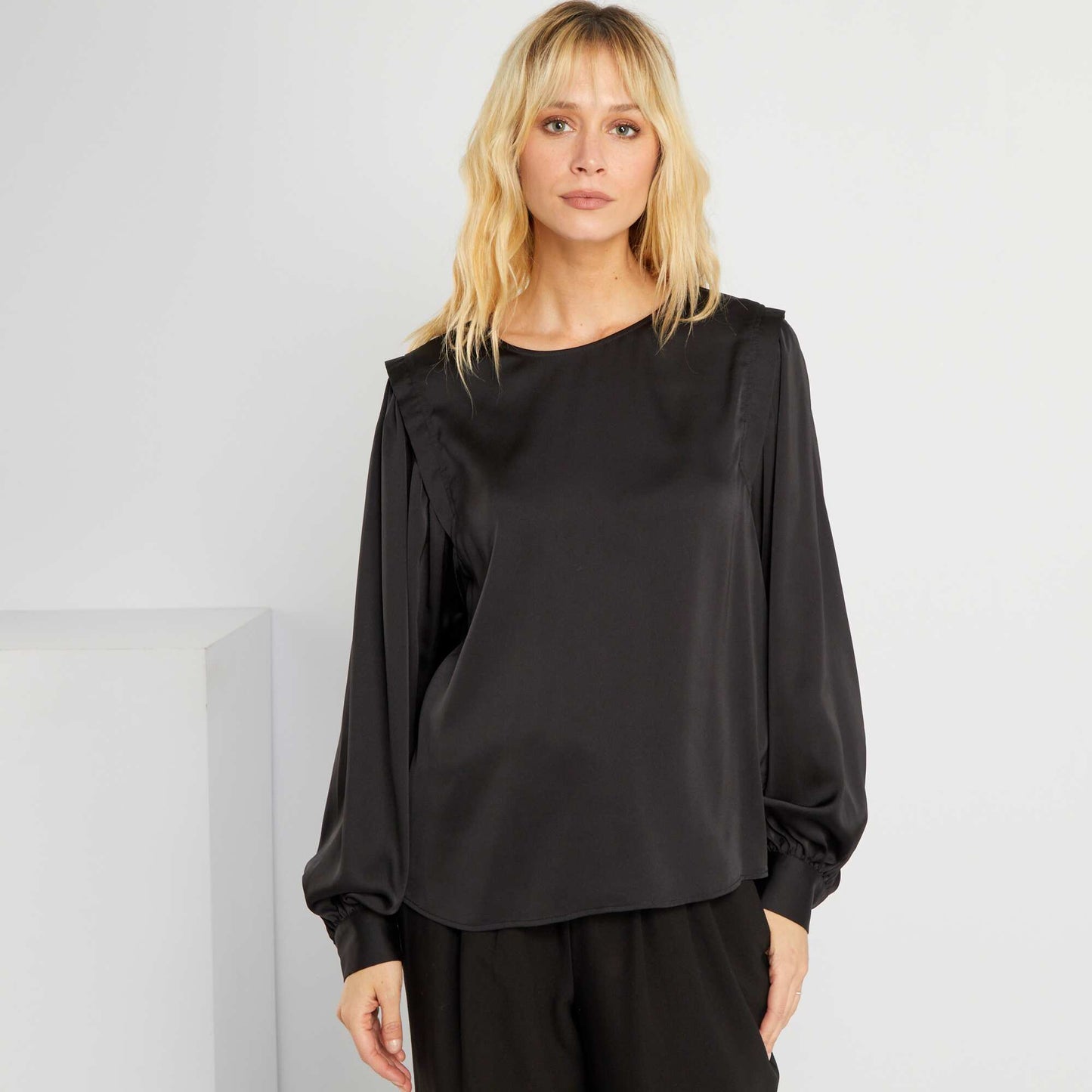 Blouse unie satin e noir