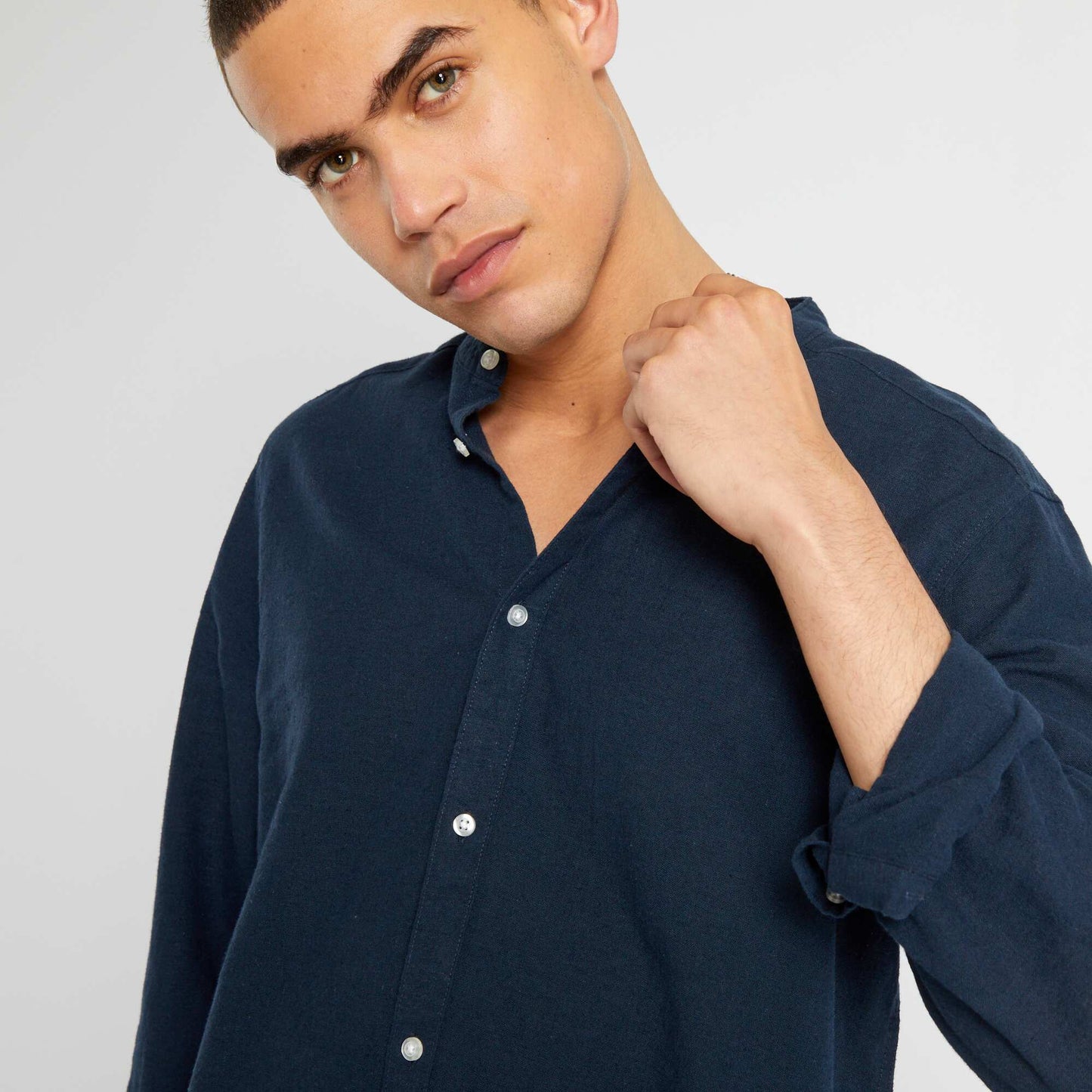 Chemise en lin col mao bleu marine