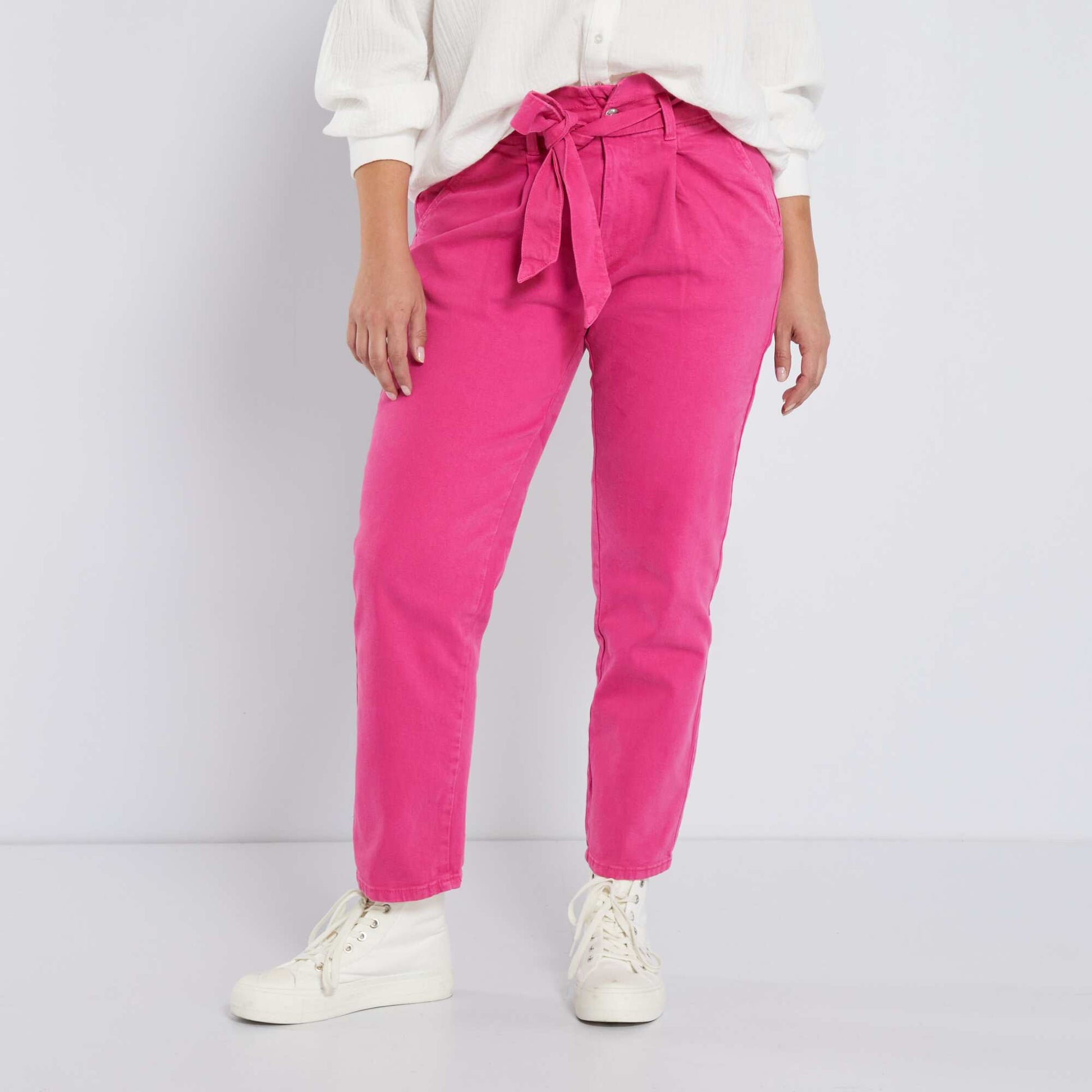 Jean paperbag avec ceinture rose indien