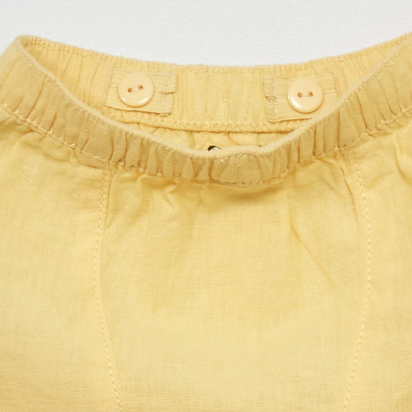 Short en lin jaune