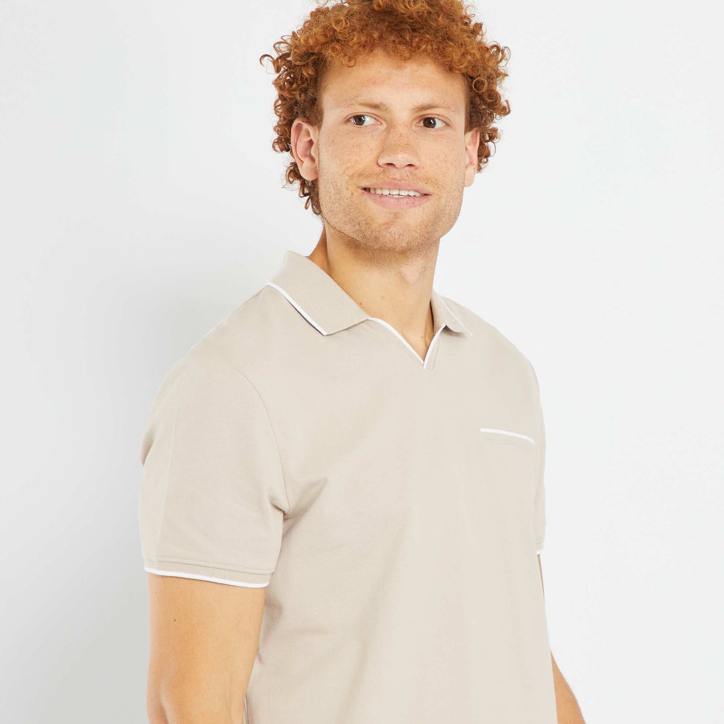 Polo col V en piqu de coton beige