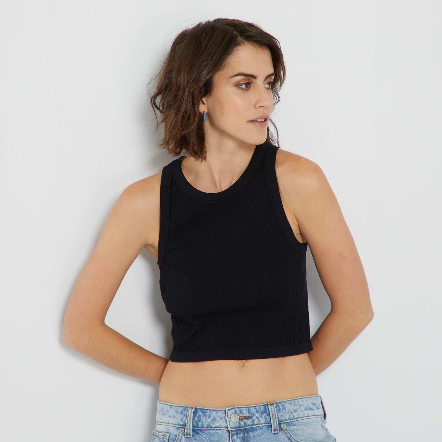 Top cropped en maille c tel e noir